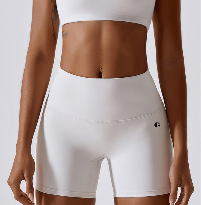 maia-witte-fitness-short-gymcherries